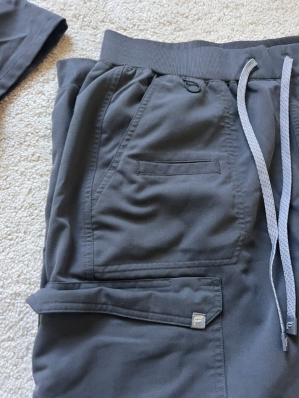 Fabletics Grey Scrub set - Picture 4 of 6